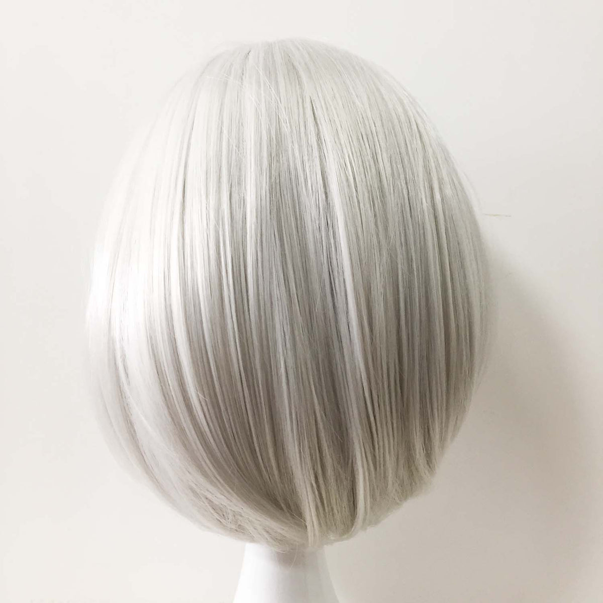 nevermindyrhead Women Silver White Short Straight Fringe Bangs Bob Cosplay Wig