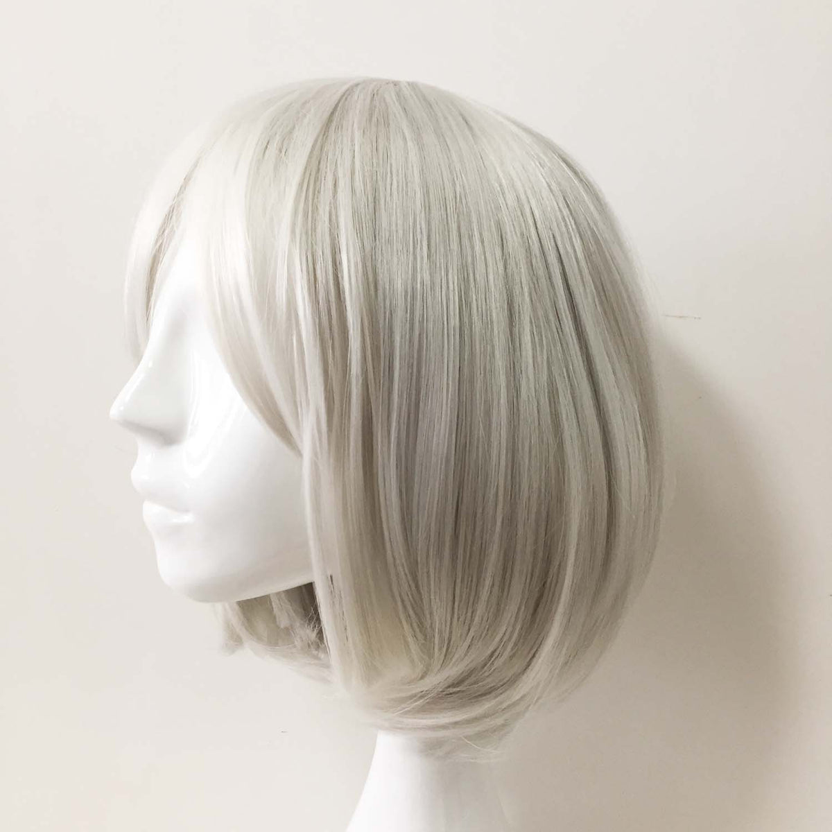 nevermindyrhead Women Silver White Short Straight Fringe Bangs Bob Cosplay Wig