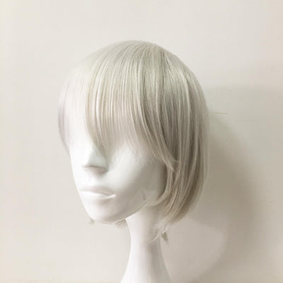 Perruque courte et droite avec frange, argentée et blanche, pour femme, idéale pour le cosplay